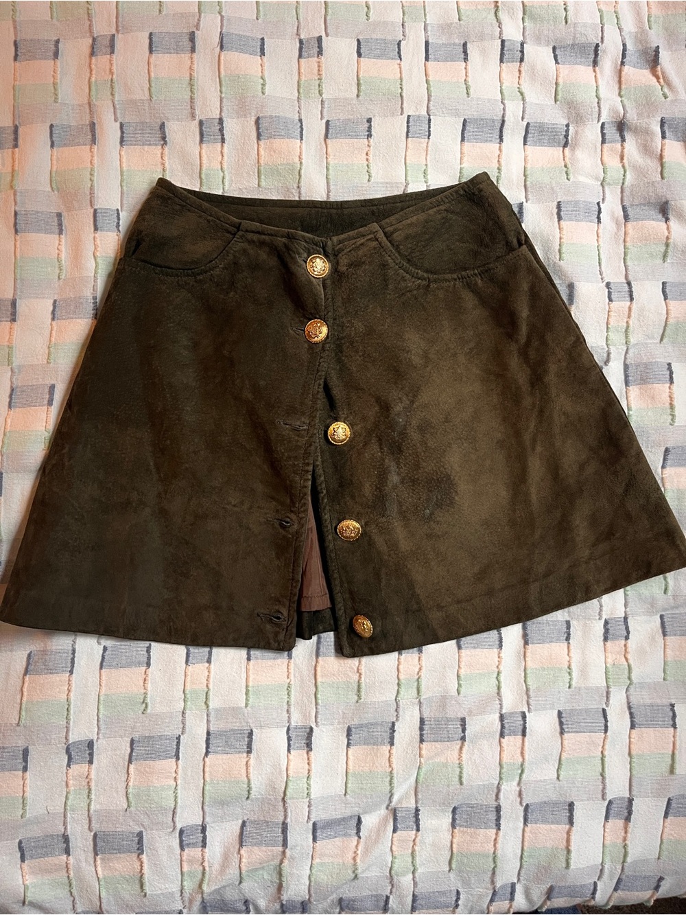 Danier Suede Mini Skirt. Gorgeous Green with gold buttons